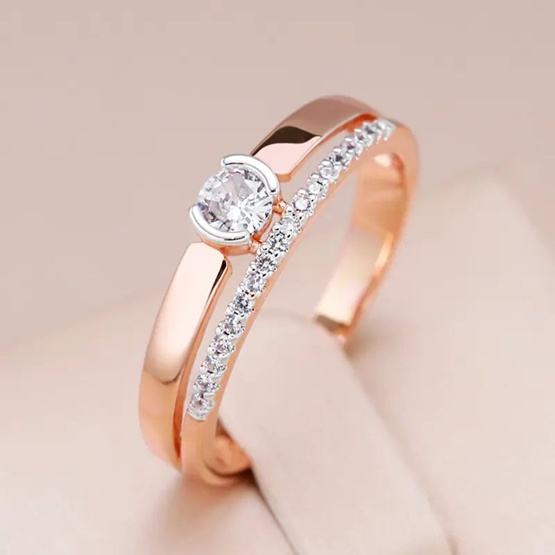 Luxurious Ring in White Crystal with Zirconia