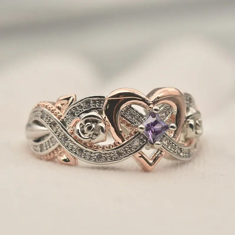 Elegant, shiny heart ring made of rose gold