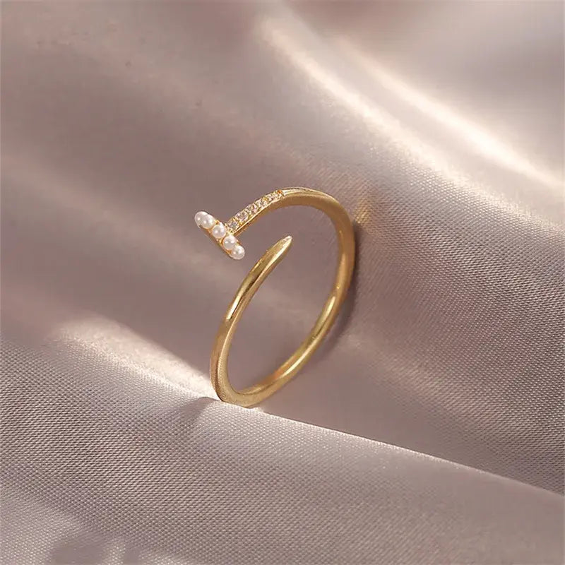 Elegant open ring with pearls