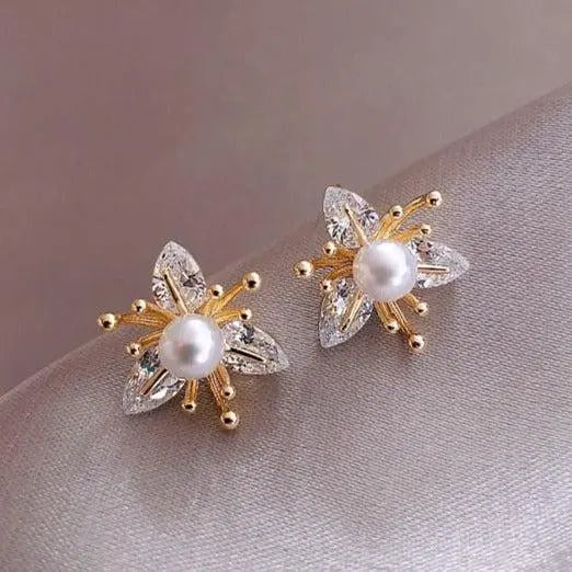 Flower earrings made of crystal and pearls