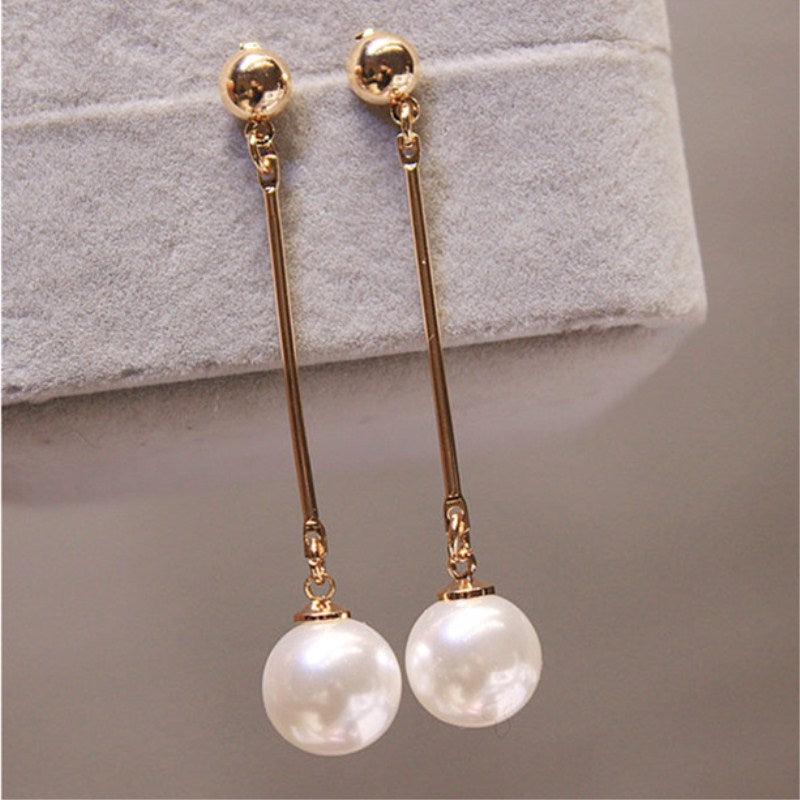 Luxurious earrings with elegant pearls