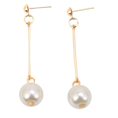 Luxurious earrings with elegant pearls