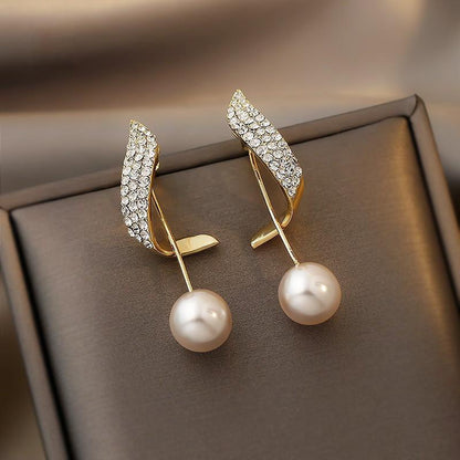 Gold Pearl Earrings with Glitter Element
