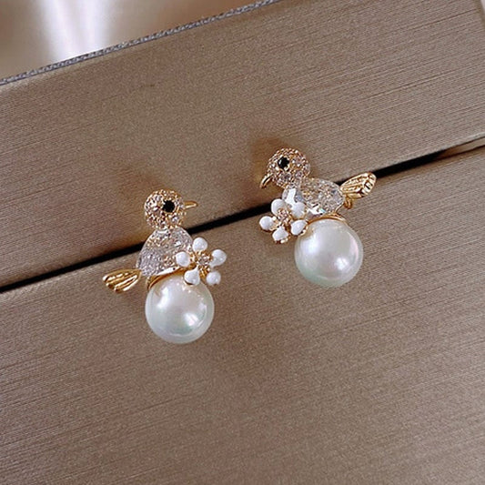 Luxurious earrings with zirconia bird and pearl