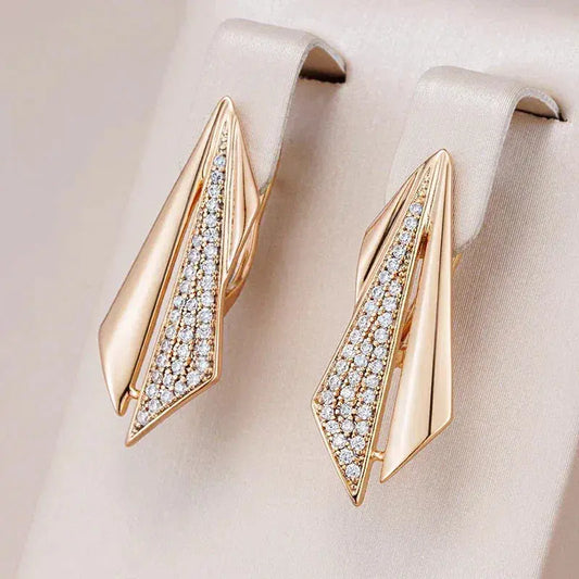 Elegant zirconium earrings in gold