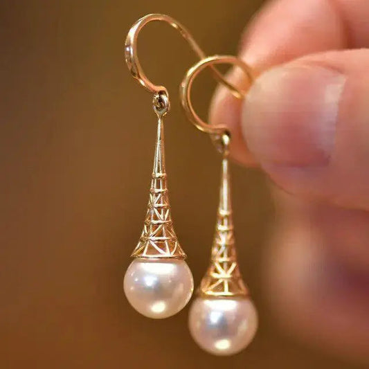 Golden dangling earrings with elegant pearls