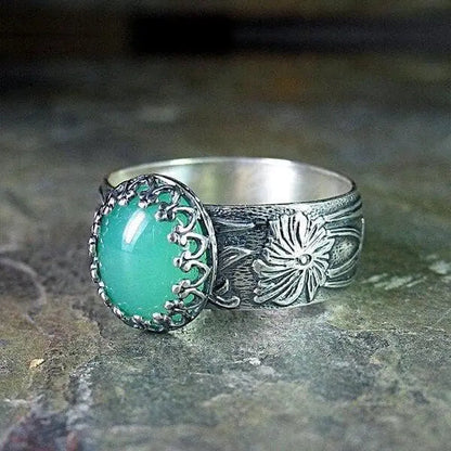 Emerald ring with carved flower