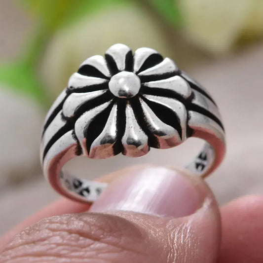 Vintage Flower Ring in Silver