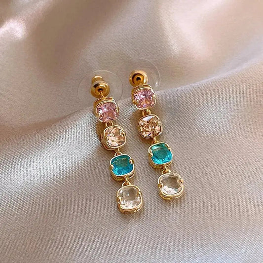 Elegant multicolored dangling earrings