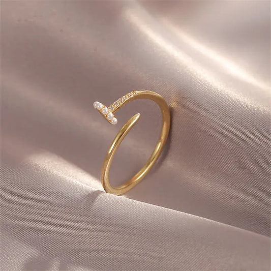 Elegant open ring with pearls