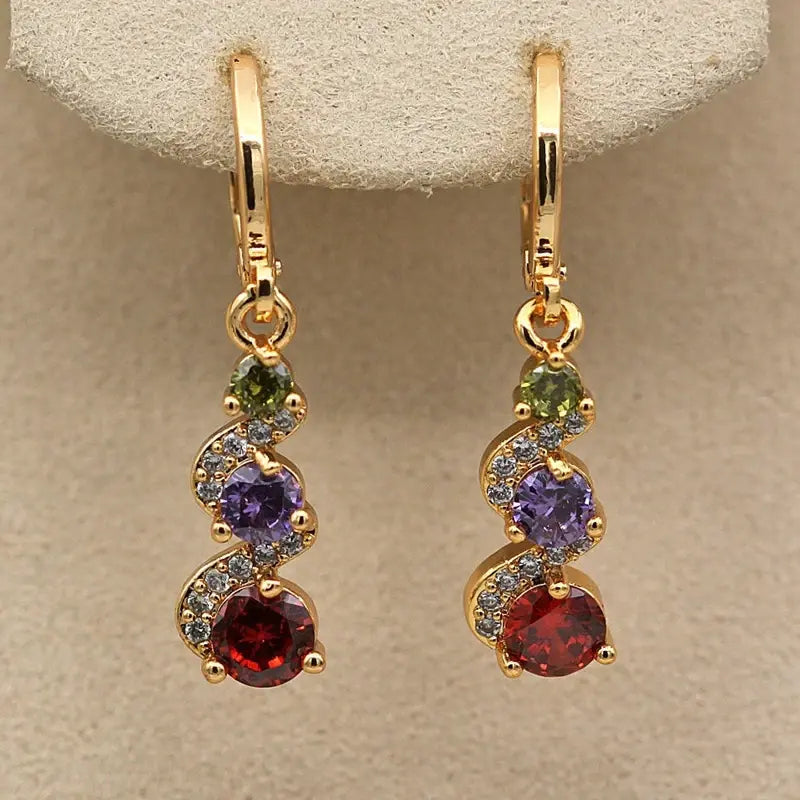 Elegant earrings with golden zirconia
