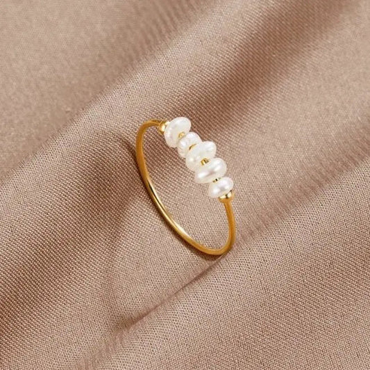 Gold-plated ring with elegant pearls