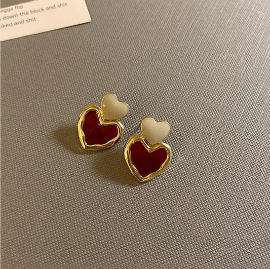 Elegant heart earrings made of red enamel in gold
