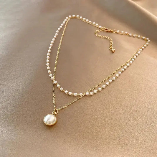 Elegant Pearls in Gold Chain