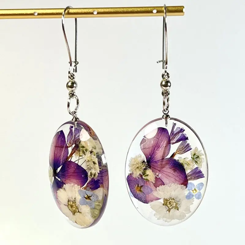 Vintage earrings with floral design