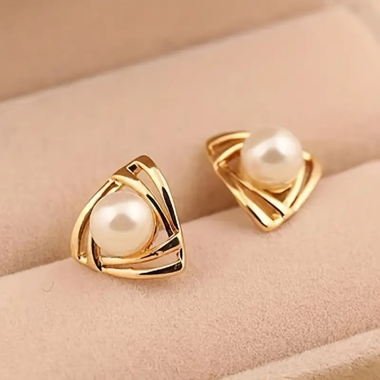 Elegant gold earrings with pearls