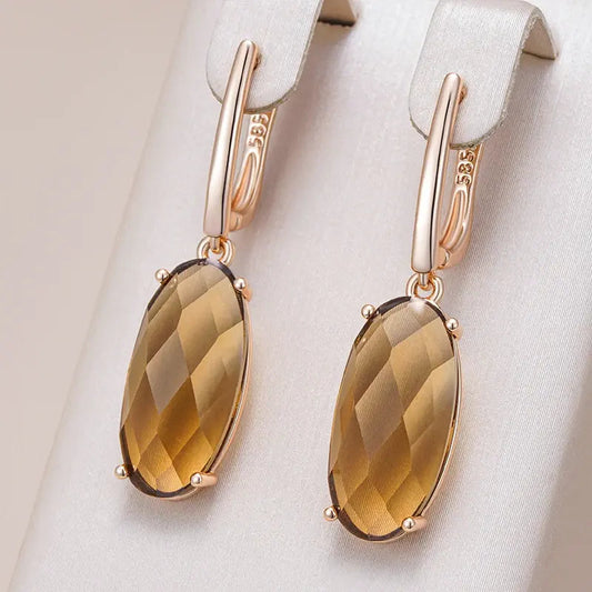 Elegant earrings in brown oval crystal.