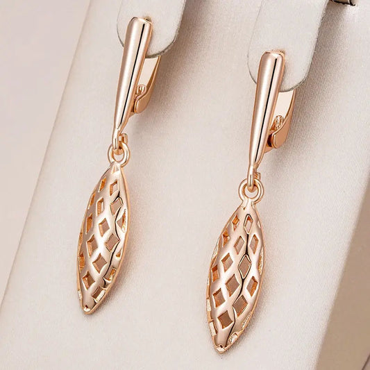Hollow elegant gold-plated dangling earrings