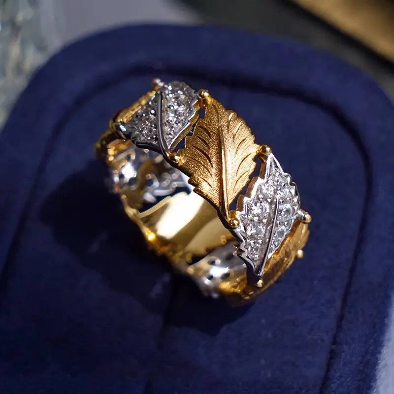 Ring with zirconia and golden leaves