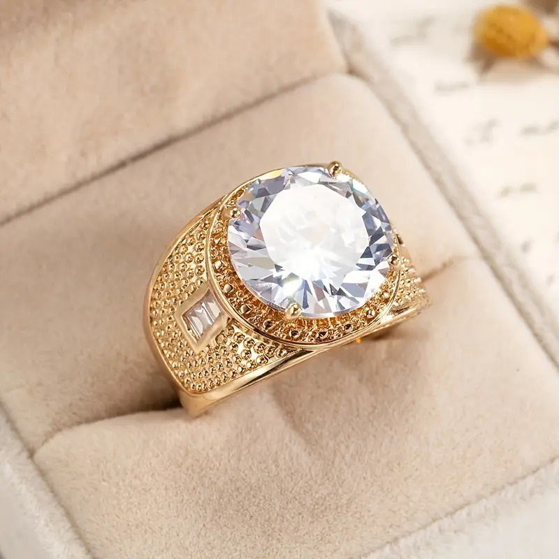 Ring with round sparkling crystal