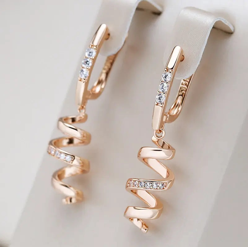 Elegant spiral earrings with zirconia in gold